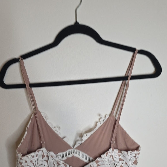 Olivaceous Elegant White Lace Maxi Dress Size MEDIUM - Picture 6 of 9